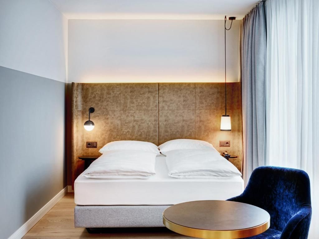 Stage 12 Hotel by Penz