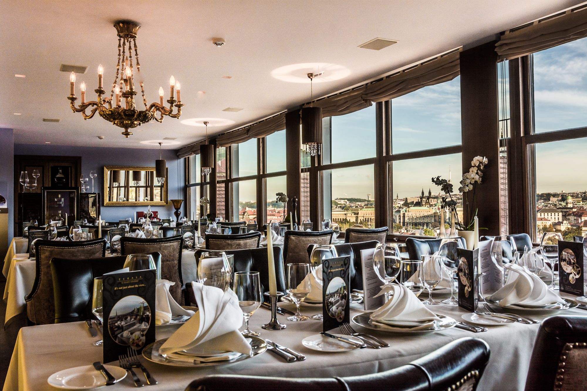 Golden Well Hotel dining