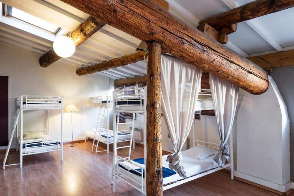 Vertigo Vieux-Port Hostel