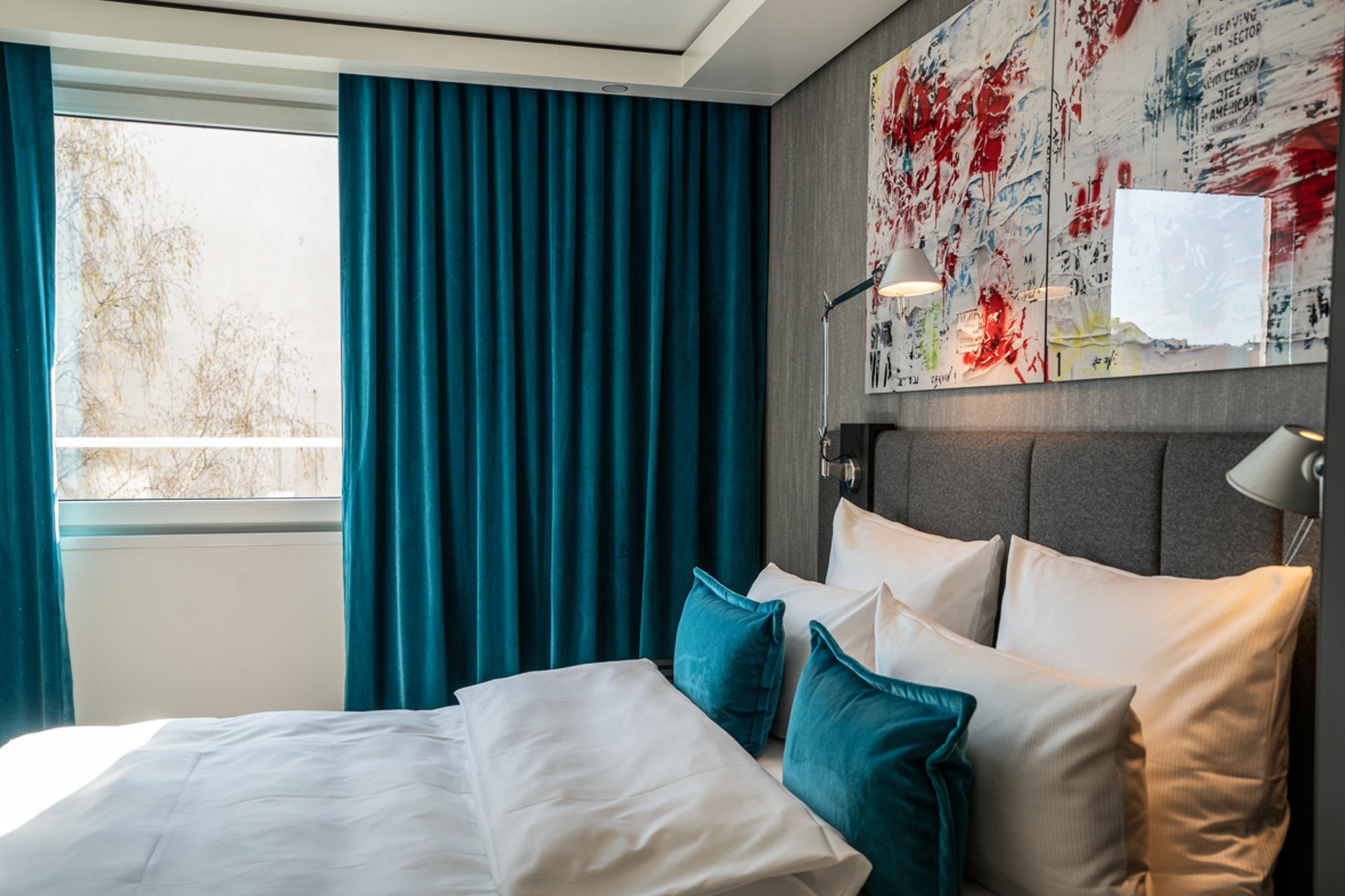 Motel One Berlin-Alexanderplatz room