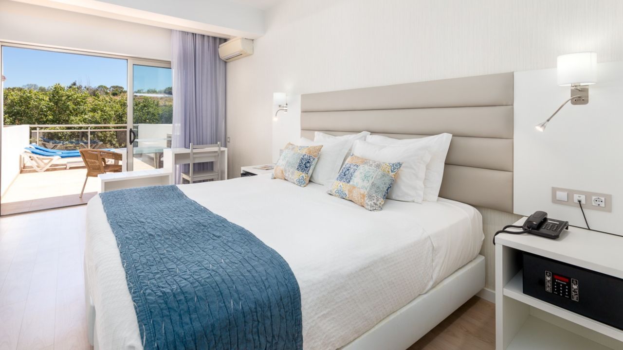 Carvi Beach Hotel