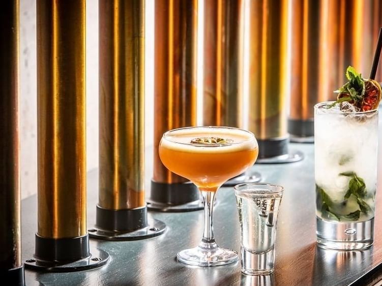 Xi Bar & Lounge: Relaxed Vibes & Signature Cocktails